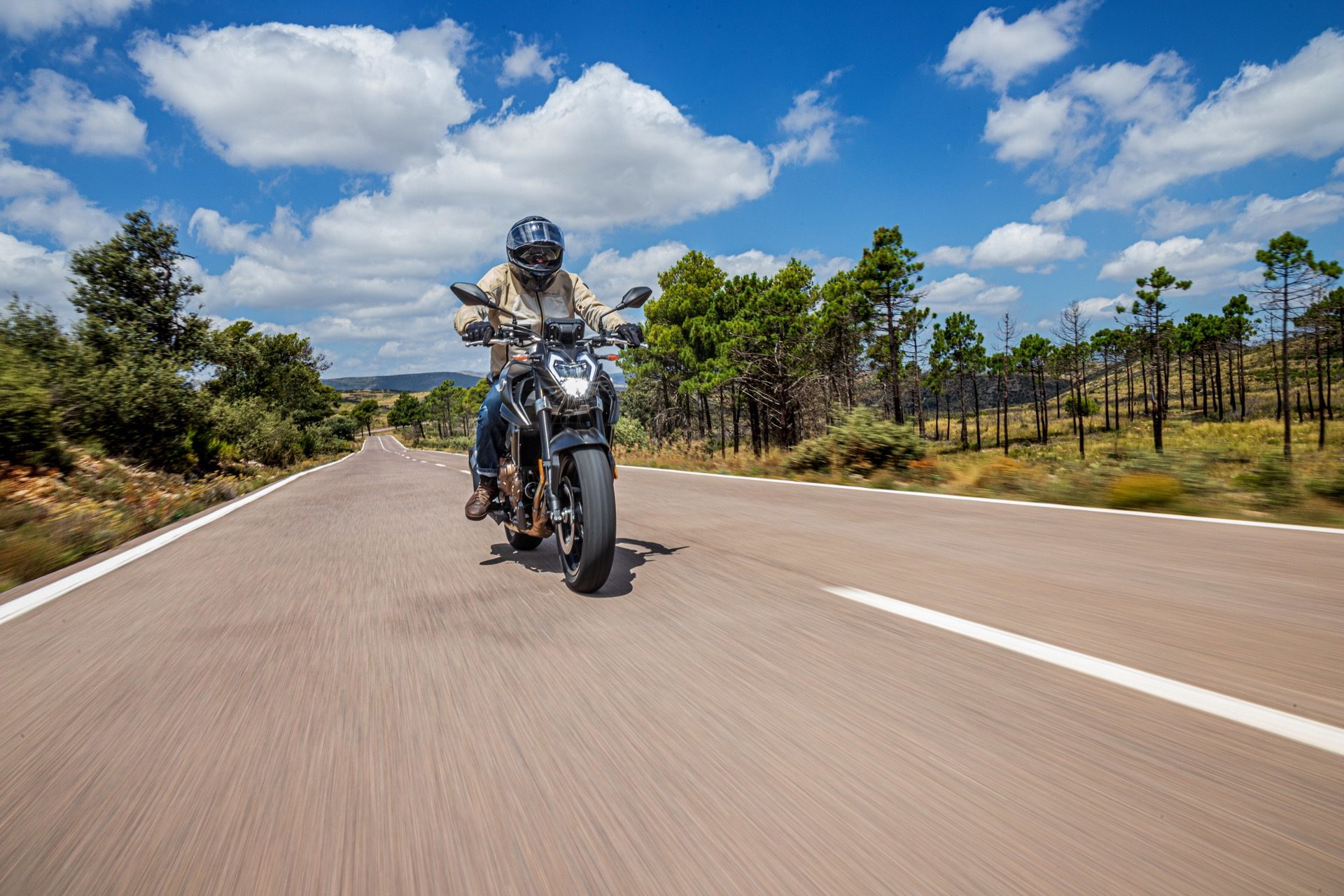 La Voge 625R presenta un diseño atractivo que desafía a la Yamaha MT-07.