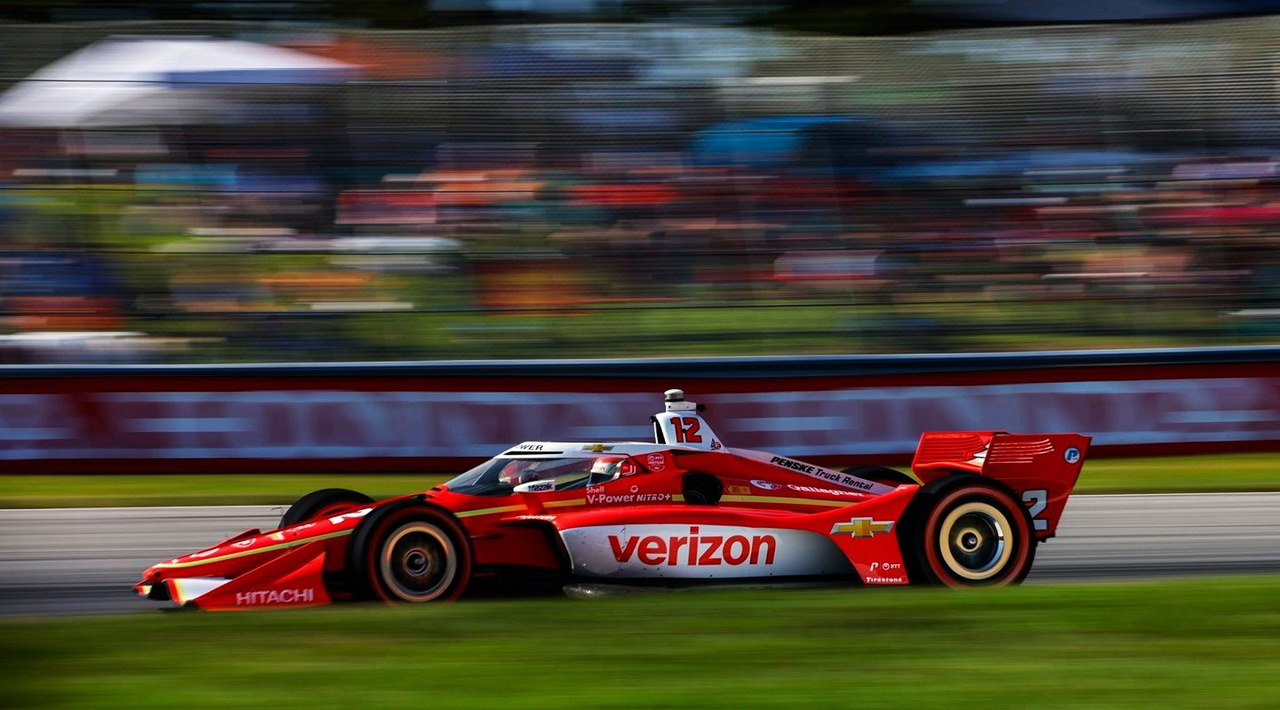 Coche de Will Power, Team Penske en acción durante una carrera emocionante