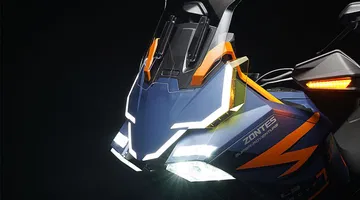 Impactante diseño frontal con iluminación LED en la Zontes 703 F. Impactante diseño frontal con iluminación LED en la Zontes 703 F.