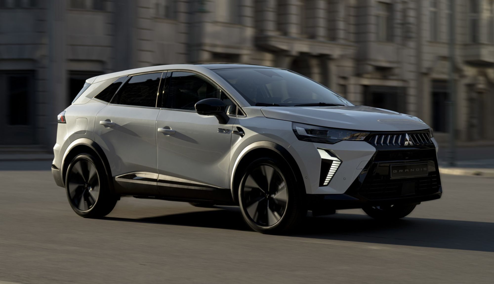 Mitsubishi-Grandis3