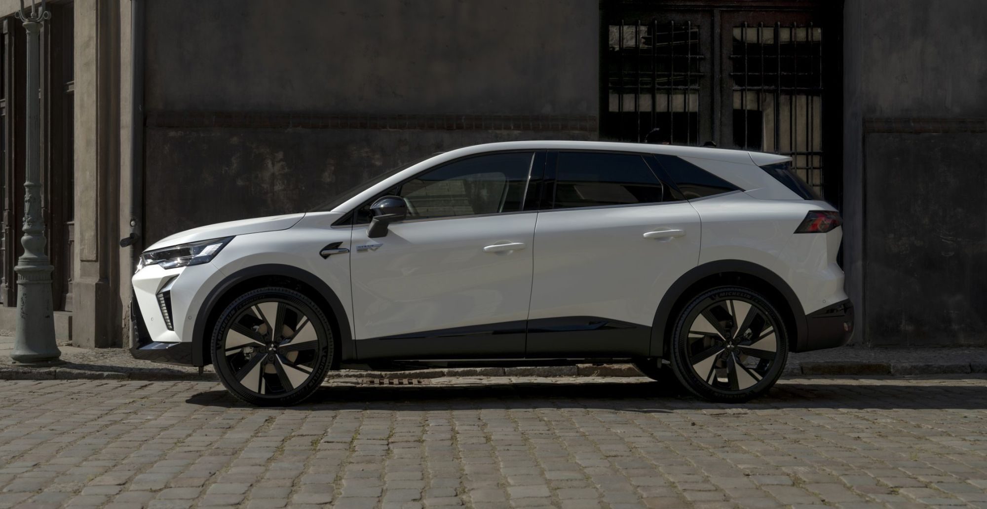 Mitsubishi-Grandis4