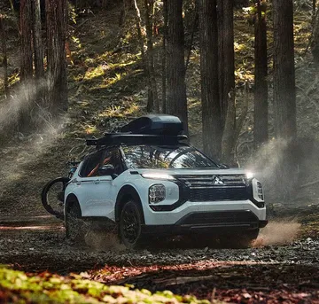 Mitsubishi Outlander Trail Edition en entorno woodland