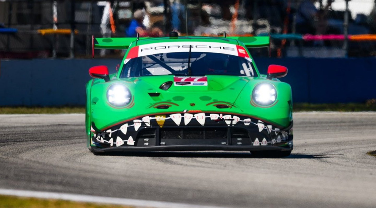 Porsche 911 GTD Pro de AO Racing con un diseño llamativo y agresivo.