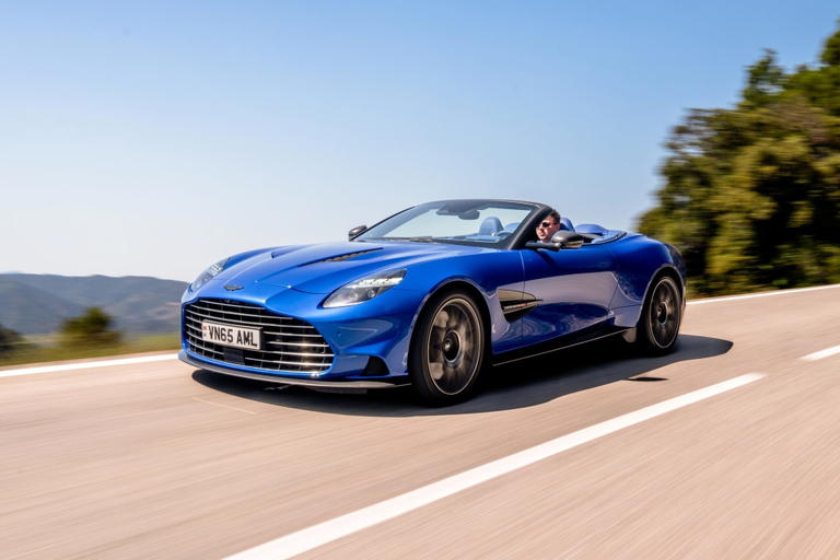 El Aston Martin Vanquish Volante destaca con su elegante dise&ntilde;o y potencia desbordante.
