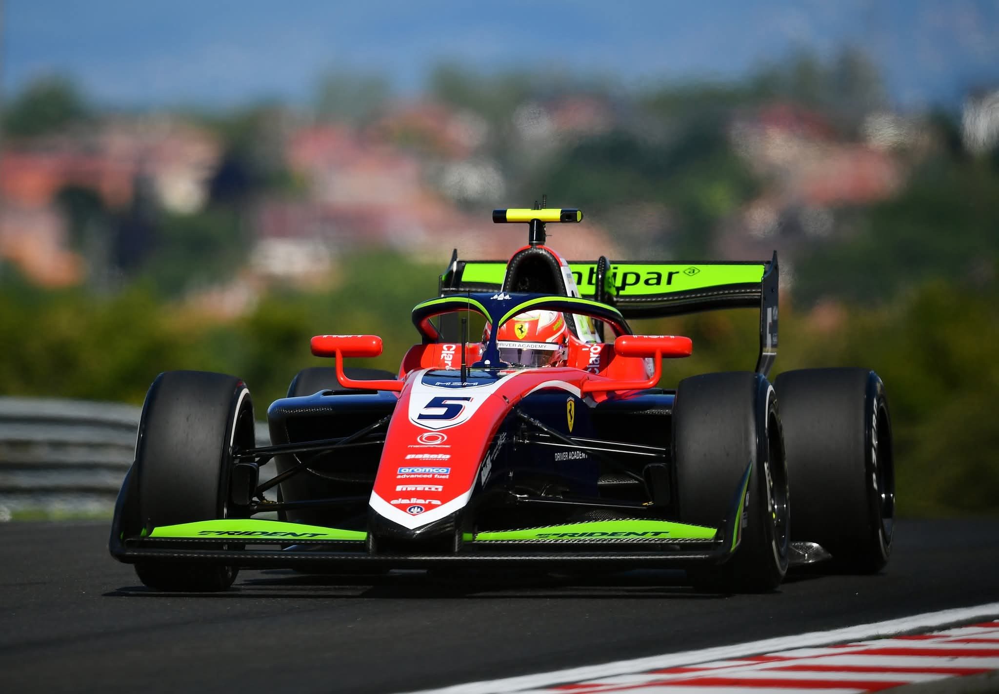 Rafael Câmara avanza velozmente en Hungría, destacando su F3.