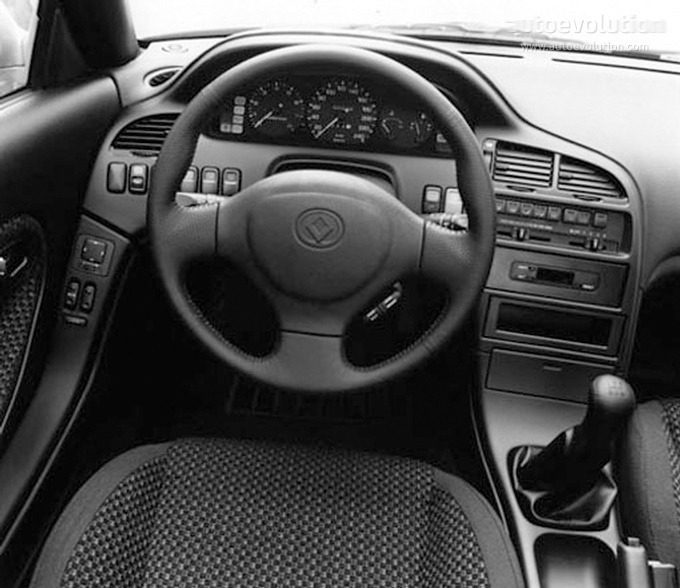 Interior del Mazda MX-6 con diseño ergonómico y elementos de control bien dispuestos. Interior del Mazda MX-6 con diseño ergonómico y elementos de control bien dispuestos.