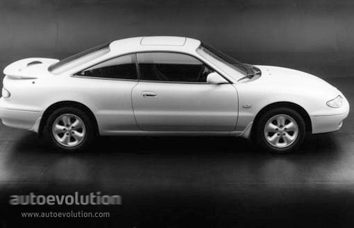 El Mazda MX-6, un coupé elegante, destaca por su diseño aerodinámico y proporciones equilibradas. El Mazda MX-6, un coupé elegante, destaca por su diseño aerodinámico y proporciones equilibradas.