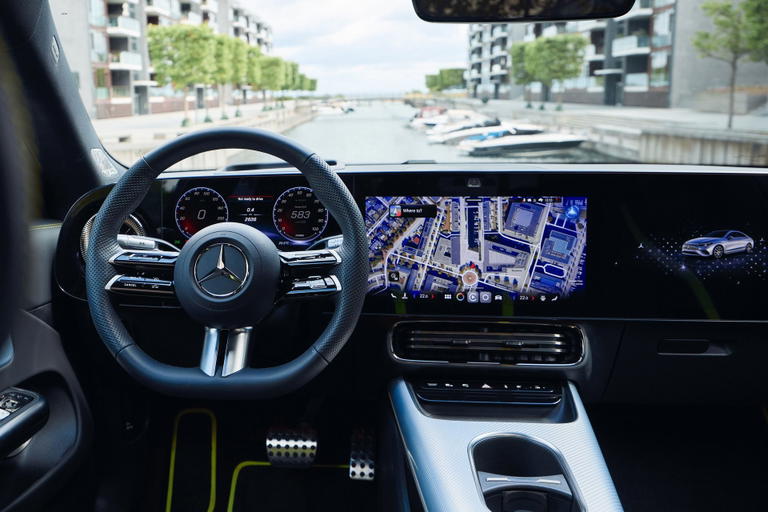 Un vistazo al moderno interior del nuevo Mercedes CLA 250, con tecnolog&iacute;a de &uacute;ltima generaci&oacute;n.