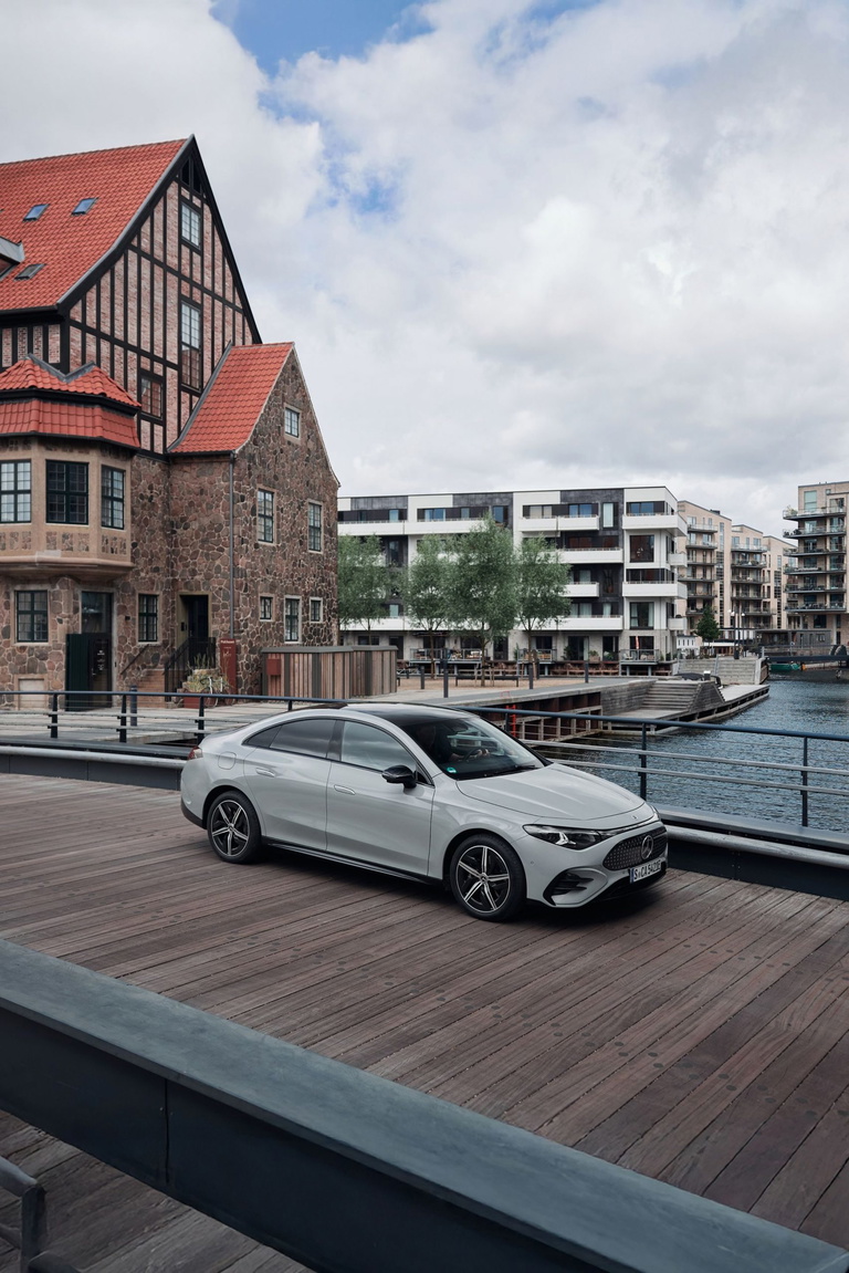 Este no es el Mercedes de tu abuelo. Es el futuro de la marca, rompe con muchas tradiciones y ya lo hemos probado.