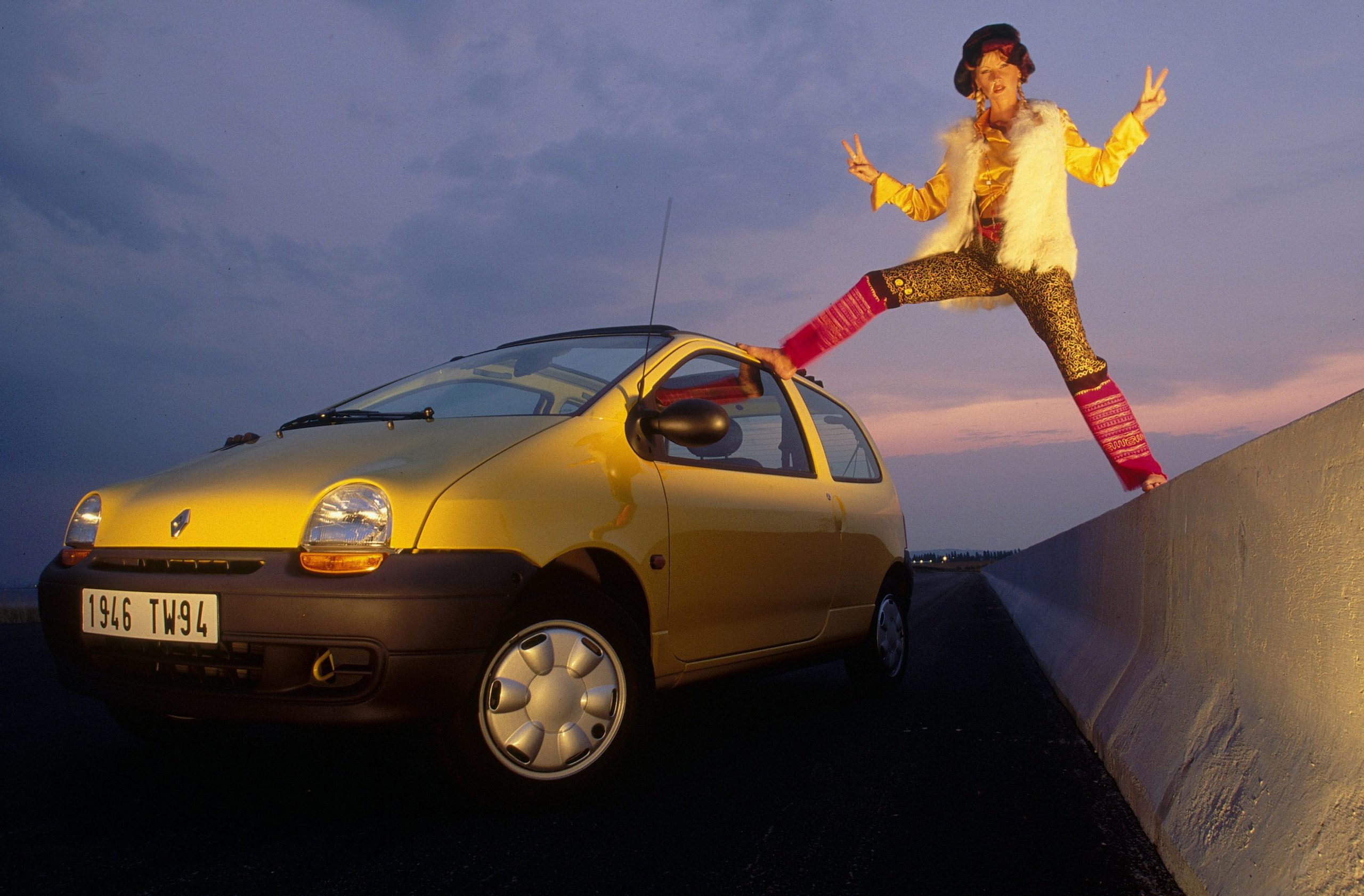 El Renault Twingo destaca por su diseño urbano y su versatilidad. Un clásico que sigue sorprendido.