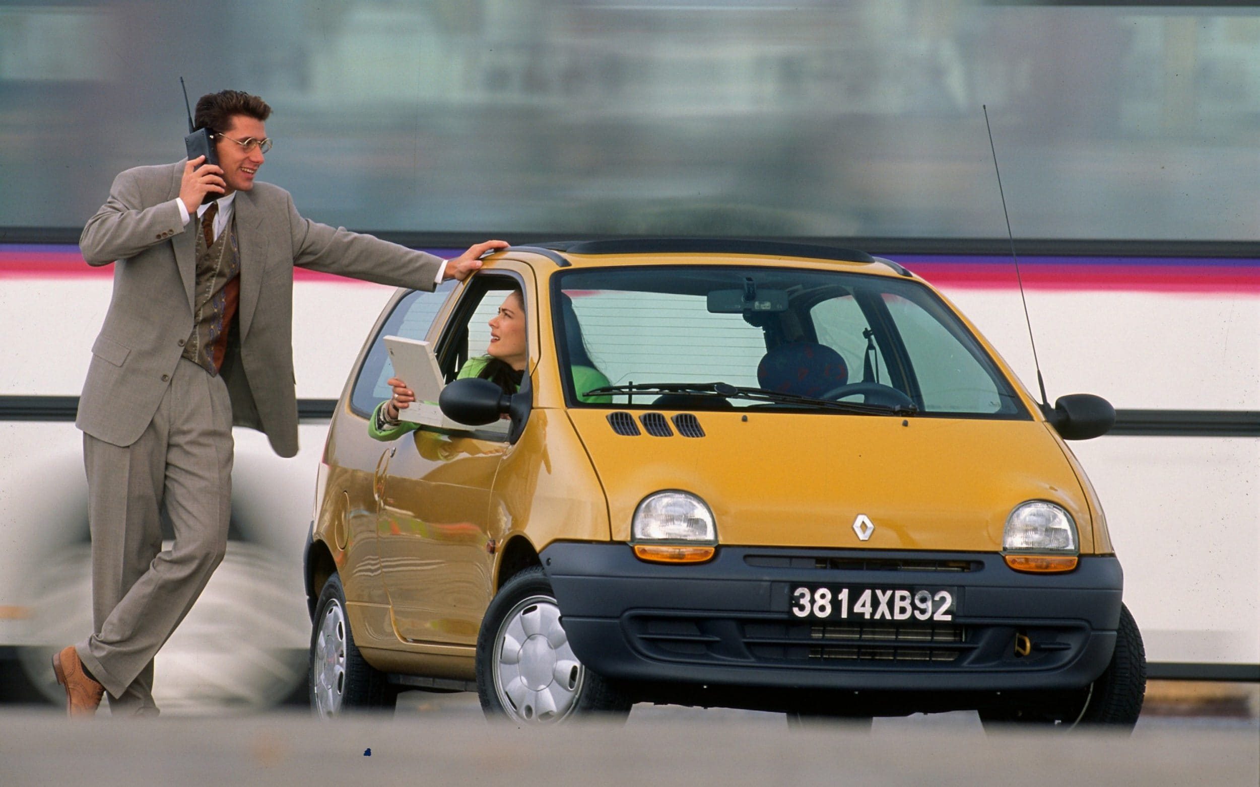 El Renault Twingo muestra su atractivo urbano con un diseño compacto y práctico. El Renault Twingo muestra su atractivo urbano con un diseño compacto y práctico.