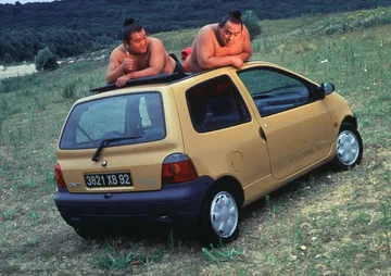 El Renault Twingo clásico presenta un diseño urbano, ideal para la ciudad.