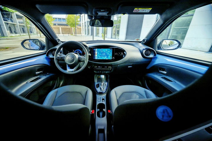 Toyota Aygo X Cross Hybrid precio y toma de contacto (15)