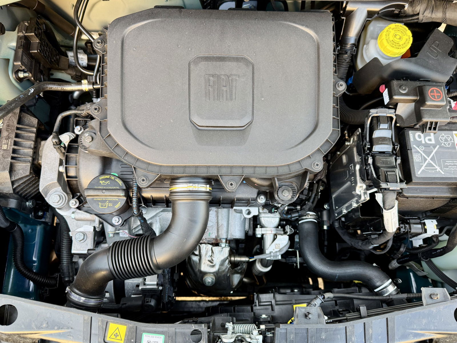 La obsesión de Europa por el eléctrico fue su fracaso, pero un motor indestructible, híbrido, de 65 CV, ahora va a salvarlo