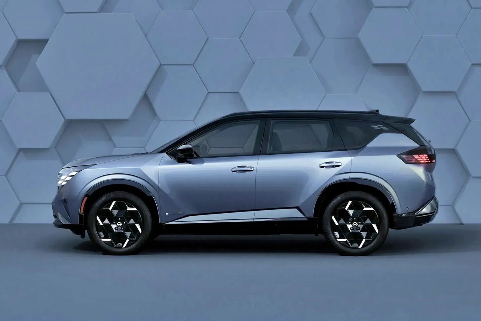 Primeras imágenes del Nissan X-Trail de 2027, la alternativa más dura del Toyota RAV4 tiene el mejor motor híbrido del mercado