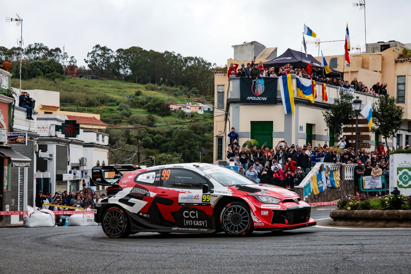 Rally Islas Canarias: Oliver Solberg se acerca a Sébastien Ogier aprovechando la aparición de la lluvia