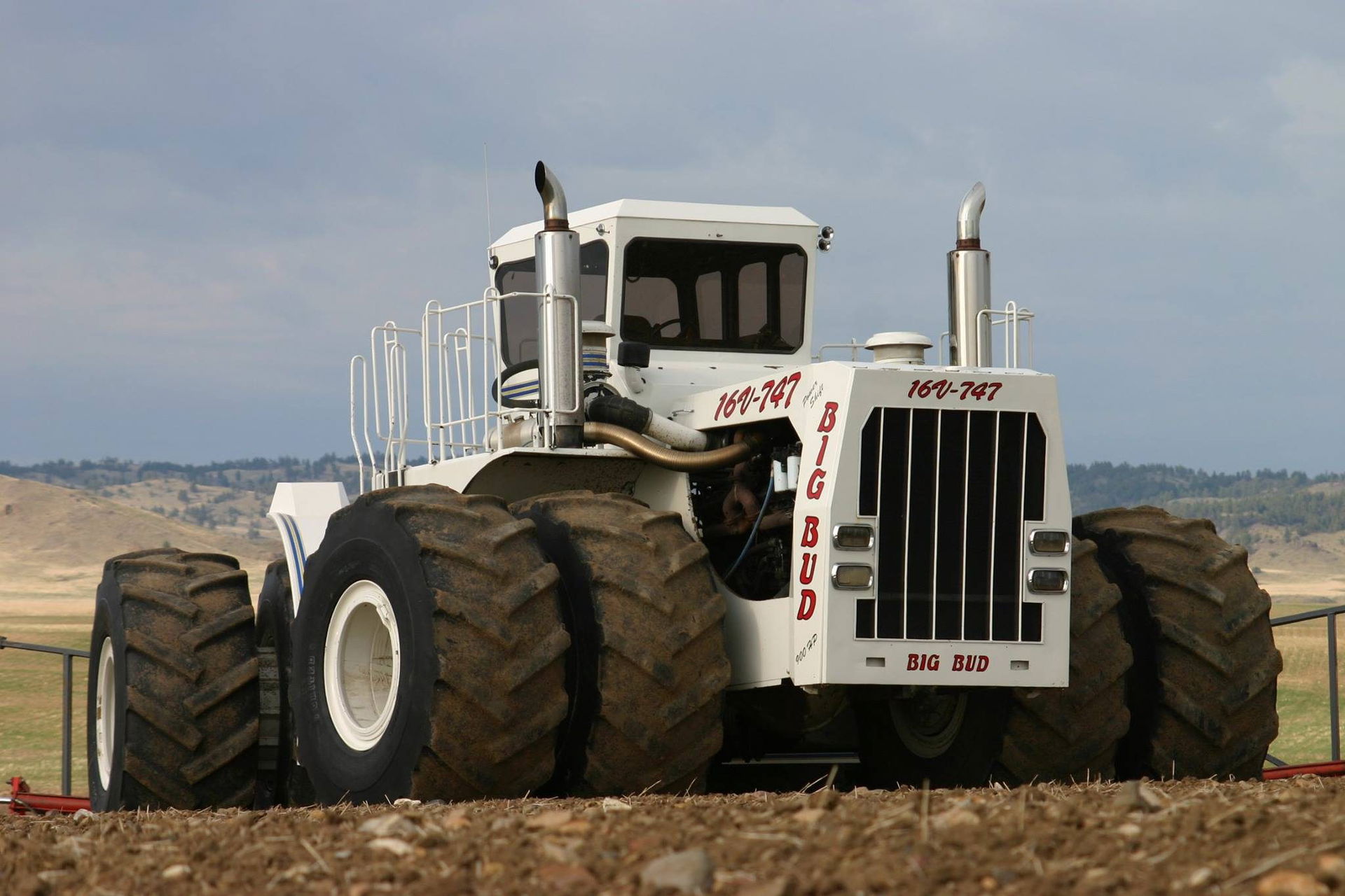 Tractor Raro Big Bud 16v 747, el tractor más grande y poderoso del mundo con su ...