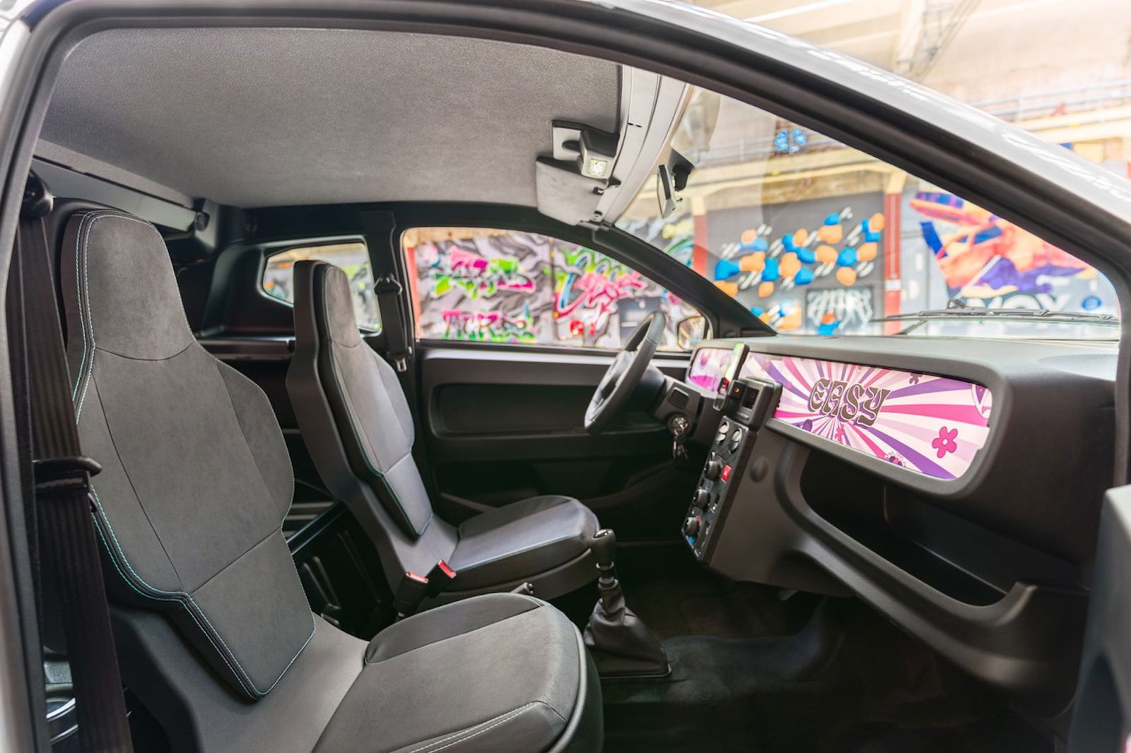 Puede ser diésel o eléctrico, tiene cuatro ruedas pero no es un coche y, desde 8.999 €, lo puedes llevar desde los 15 años