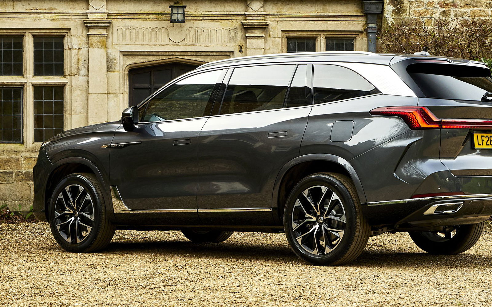 Ni Skoda Kodiaq ni Volkswagen Tayron, este nuevo siete plazas por 15.000 € menos tiene motor turbo con 300 CV y etiqueta CERO