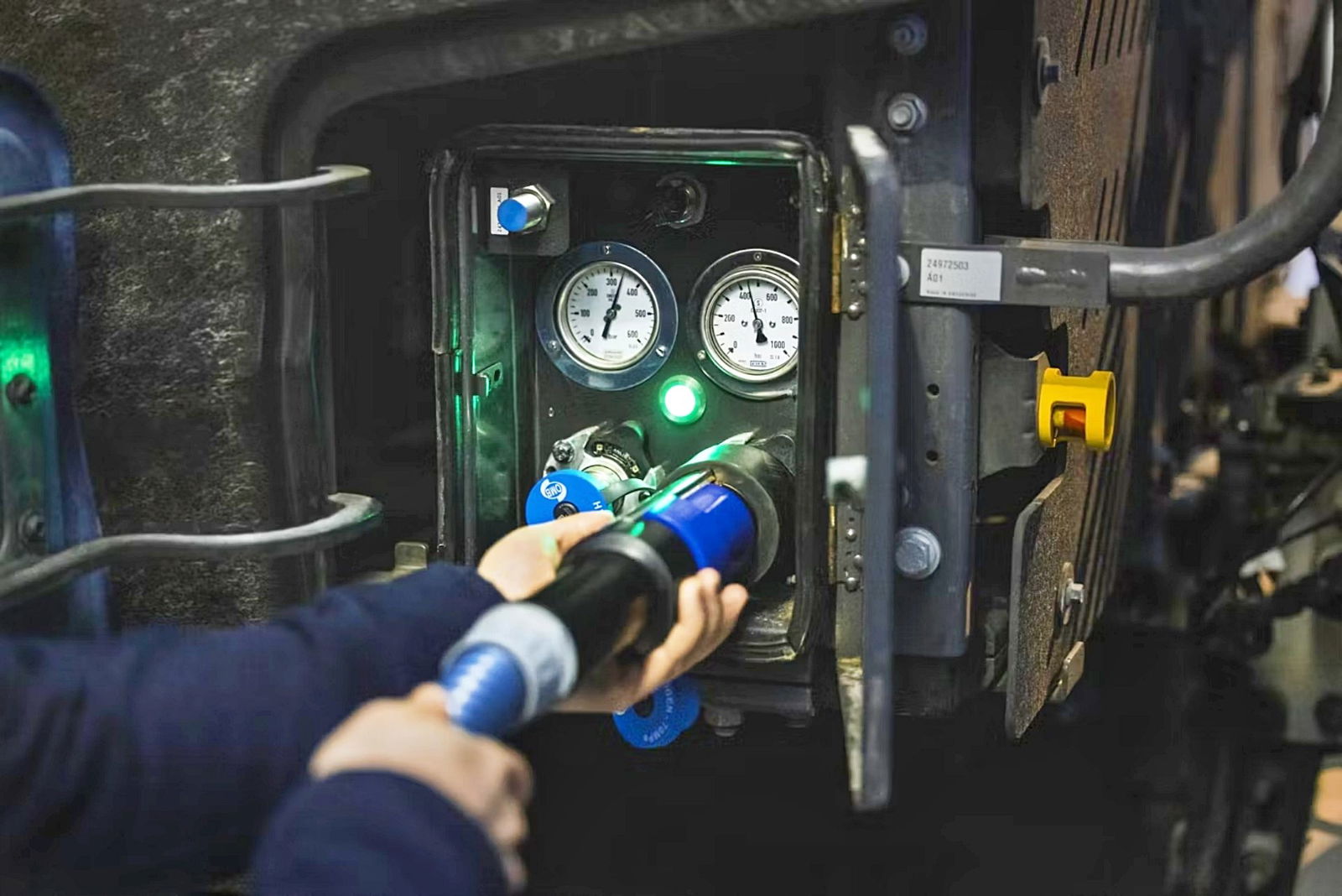 Ni eléctricos ni pilas de hidrógeno, Volvo está probando motores "de toda la vida" pero quemando el gas más ligero y abundante del universo