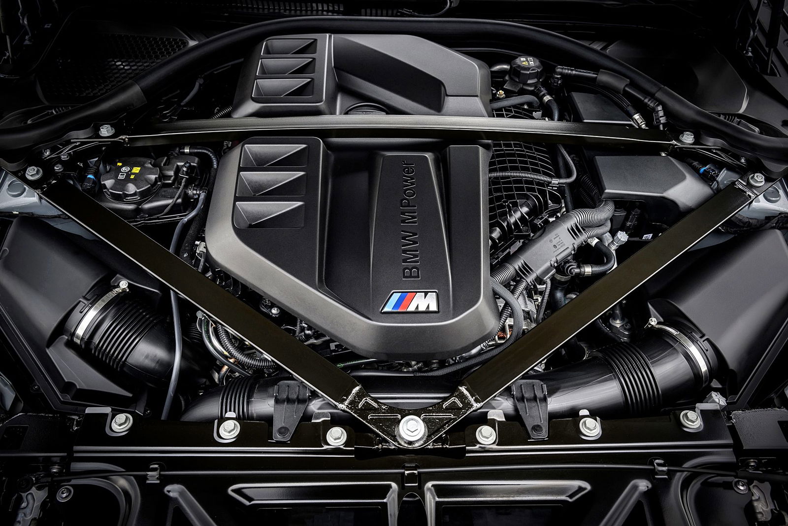 Primero usó Turbos, después inyectó agua y ahora BMW tiene el truco definitivo para salvar los motores gasolina de su desaparición