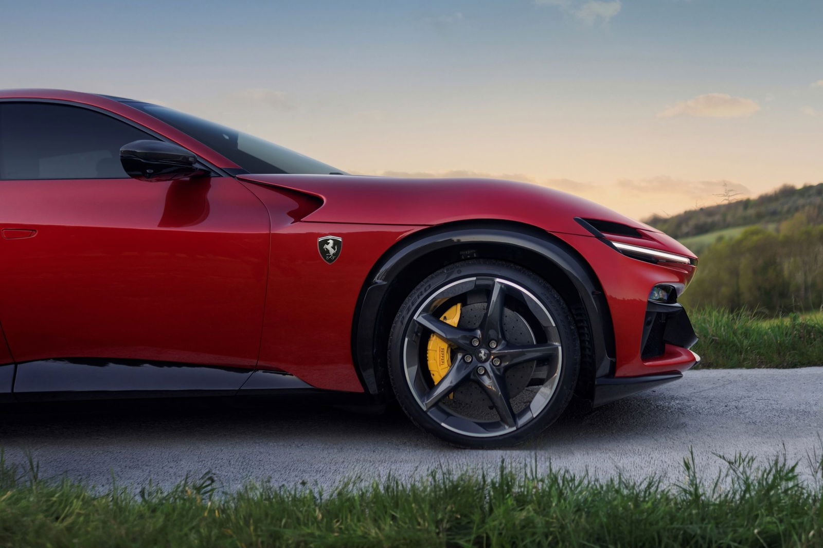 Lo llaman SUV, pero con 12 cilindros, más de 700 CV y nuevo setup, es el deportivo familiar definitivo