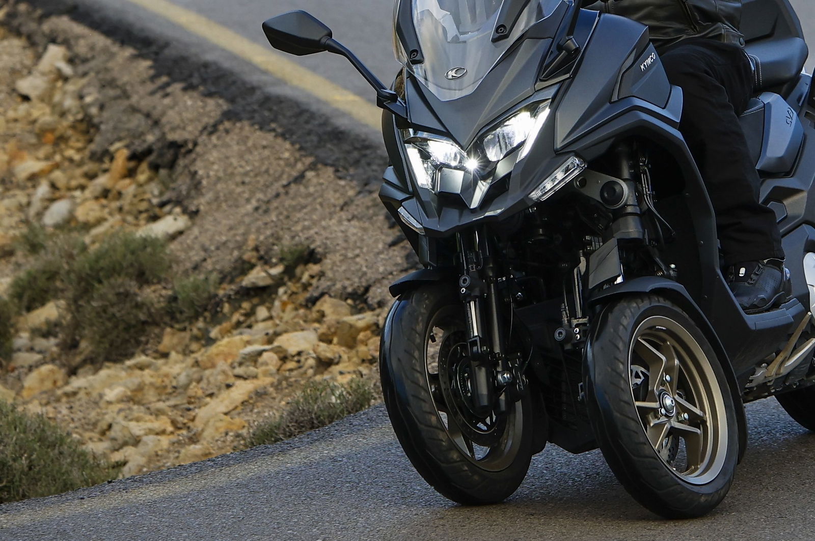Es el Golf GTI y la TMAX de tres ruedas que Yamaha debería lanzar y evitar que se convierta en su mayor rival