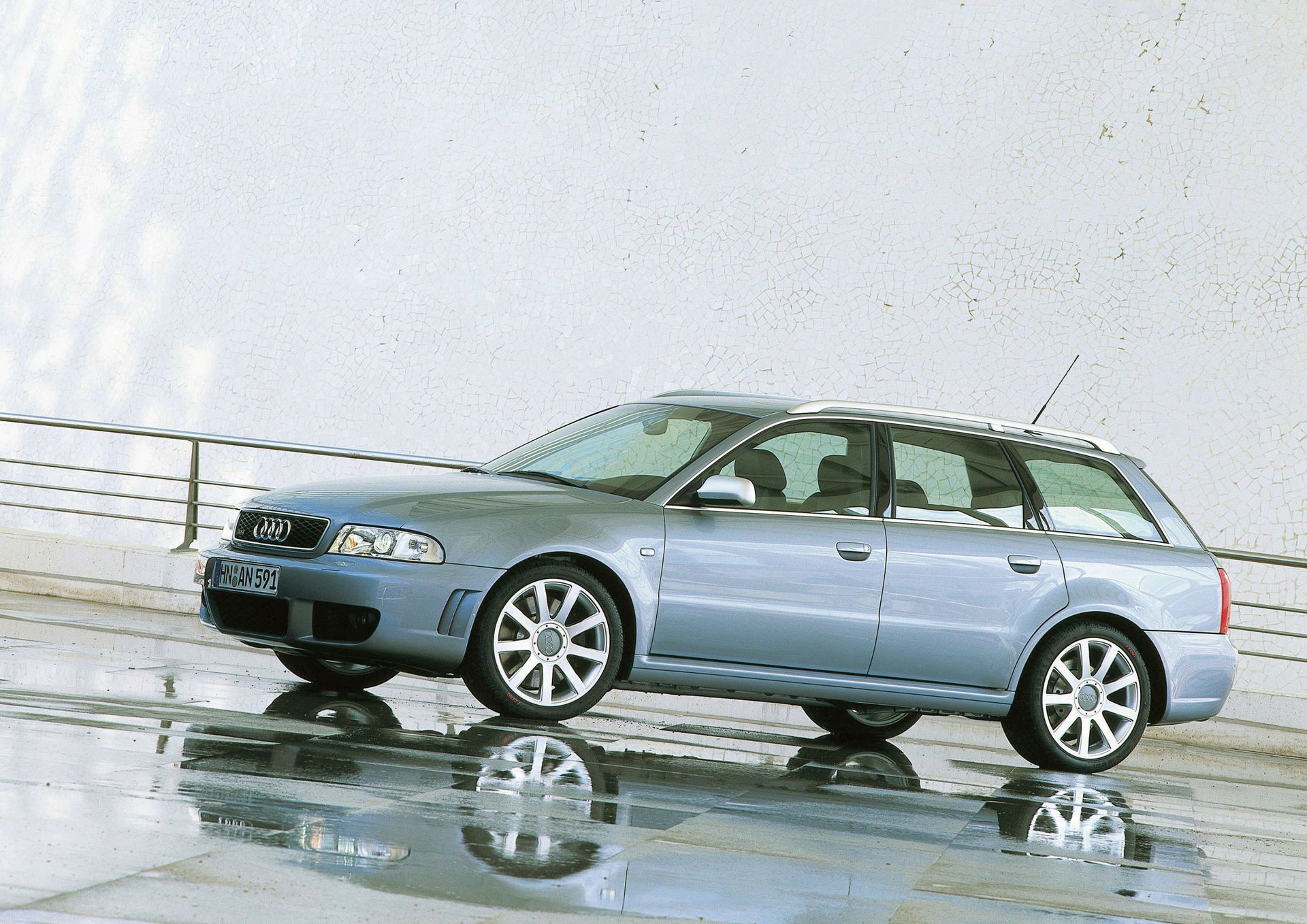 Audi-RS4-b5-avant-top-audis_1-6a2bb9ac51