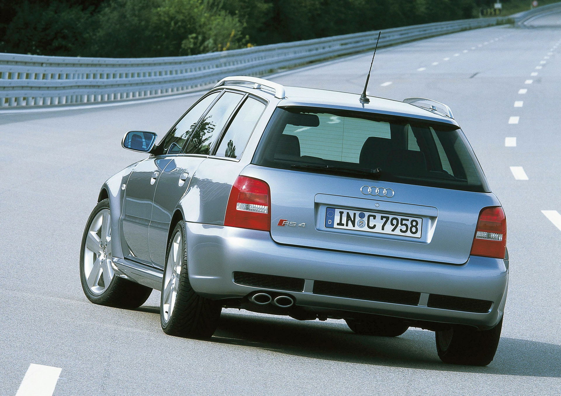 Audi-RS4-b5-avant-top-audis_3-6a2bb9b985