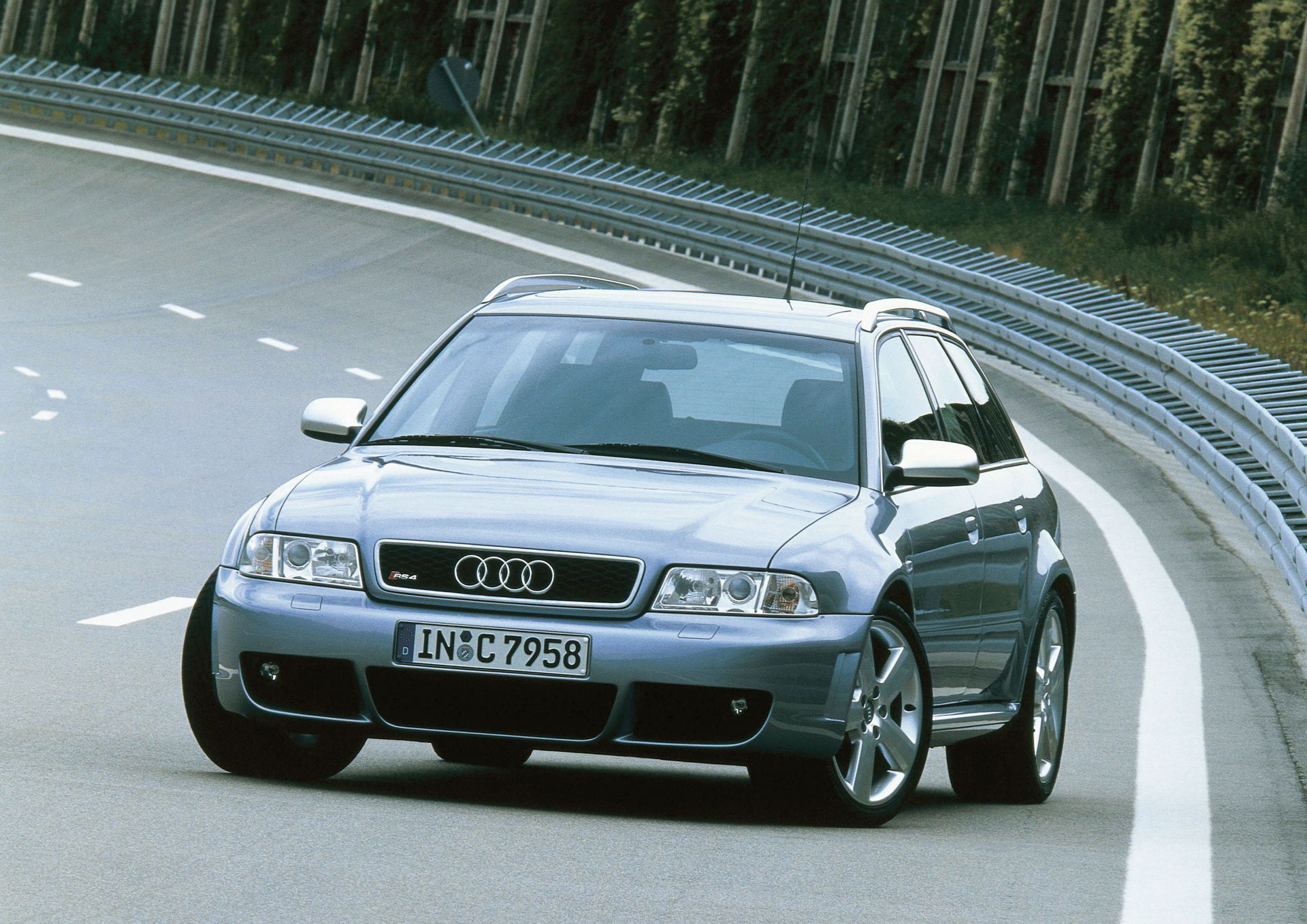 Audi-RS4-b5-avant-top-audis_5-6a2bb9c651