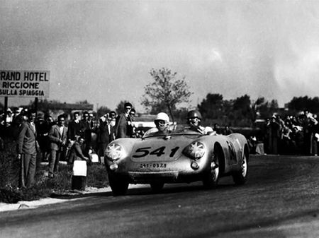 Esencia deportiva, 60 años de Porsche