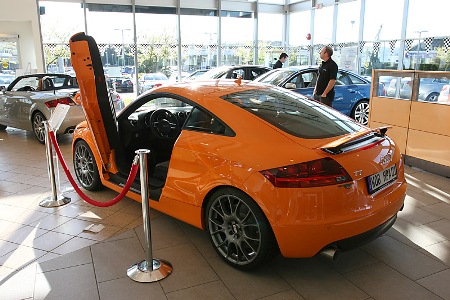 Audi TT 2007 por HPA MotorSports, 550 Cv pintados de naranja