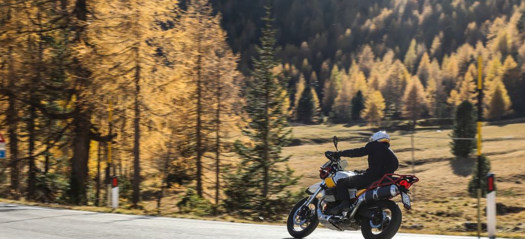 46 Moto Guzzi V85 Tt thumbnail