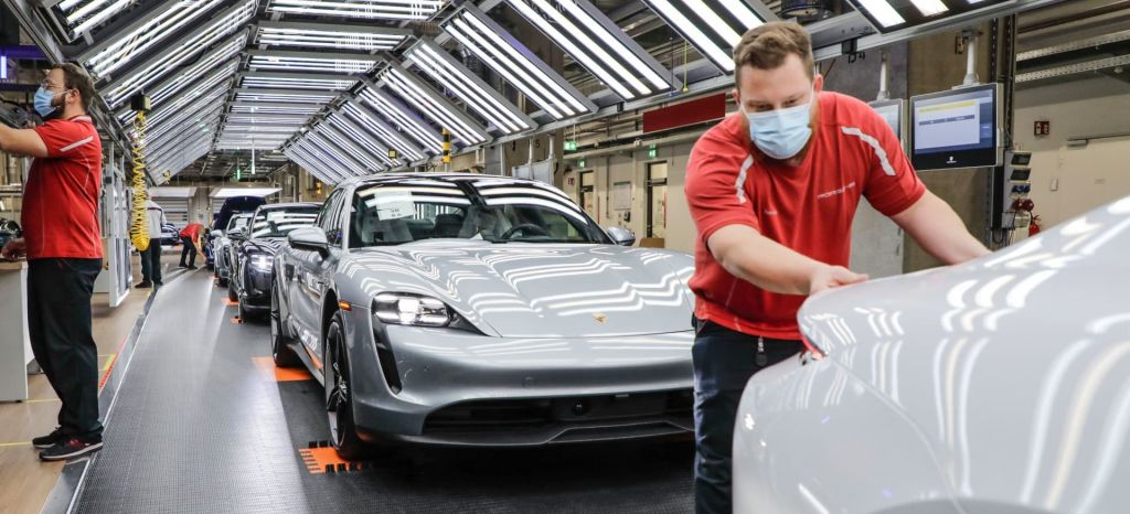Audi Ayuda Porsche Taycan Produccion Fabrica 01 thumbnail Audi Ayuda Porsche Taycan Produccion Fabrica 01 thumbnail