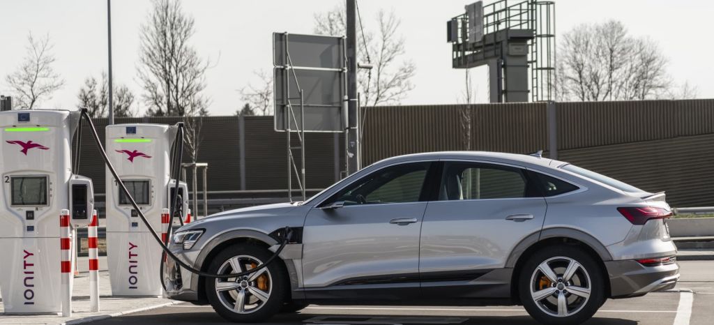 Cargar Coche Electrico Audi E Tron thumbnail Cargar Coche Electrico Audi E Tron thumbnail