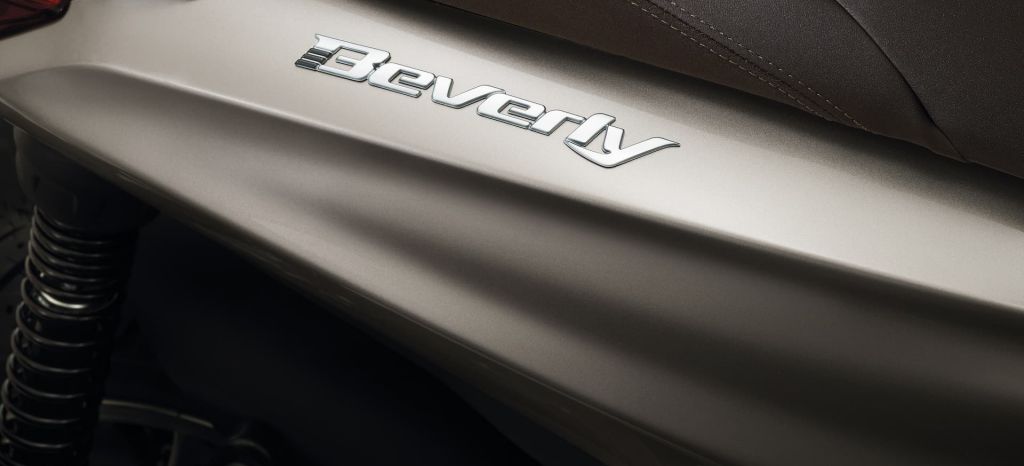 Moto Scooter Piaggio Beverly 300 Hpe 5 thumbnail Moto Scooter Piaggio Beverly 300 Hpe 5 thumbnail