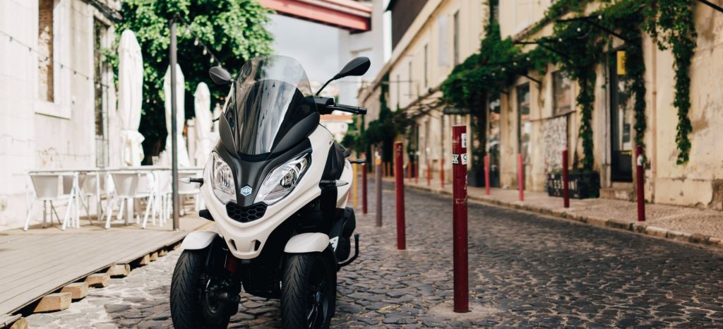 Piaggio Mp3 Scooter 3 Ruedas 01 thumbnail Piaggio Mp3 Scooter 3 Ruedas 01 thumbnail