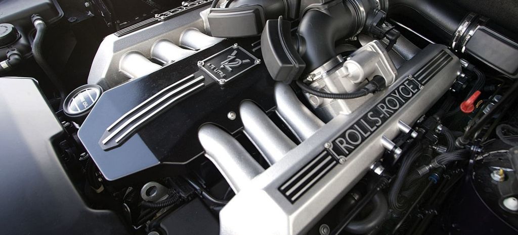 Ni difÃcil, ni caro: asà se cambia el aceite de un Rolls-Royce Phantom Ni difÃcil, ni caro: asà se cambia el aceite de un Rolls-Royce Phantom