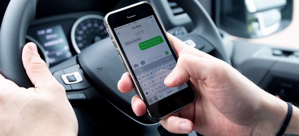 Telefono Movil Coche Dgt 0320 02 thumbnail Telefono Movil Coche Dgt 0320 02 thumbnail