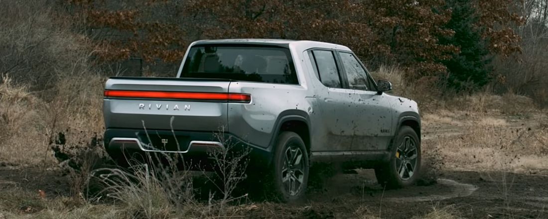 Rivian Tank Turn 1219 01 thumbnail Rivian Tank Turn 1219 01 thumbnail