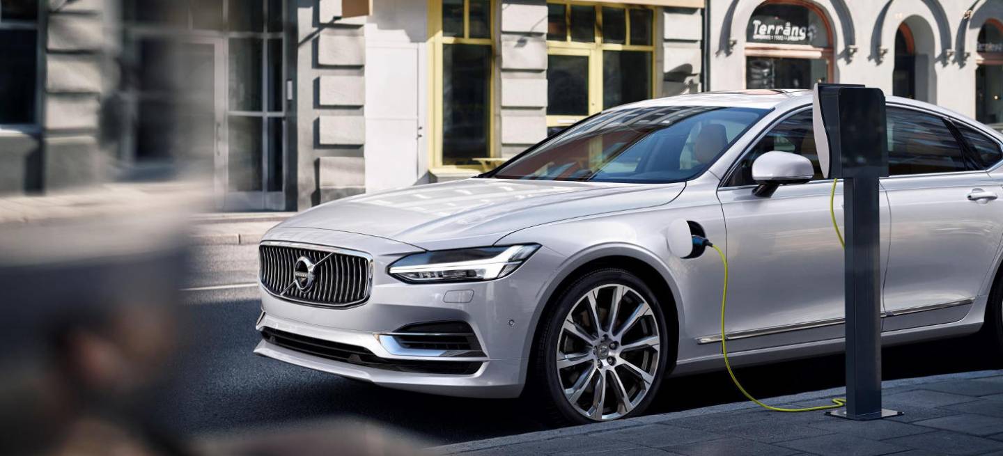 1440_diariomotor_170158_Twin_Engine_T8_Volvo_S90_Inscription_White