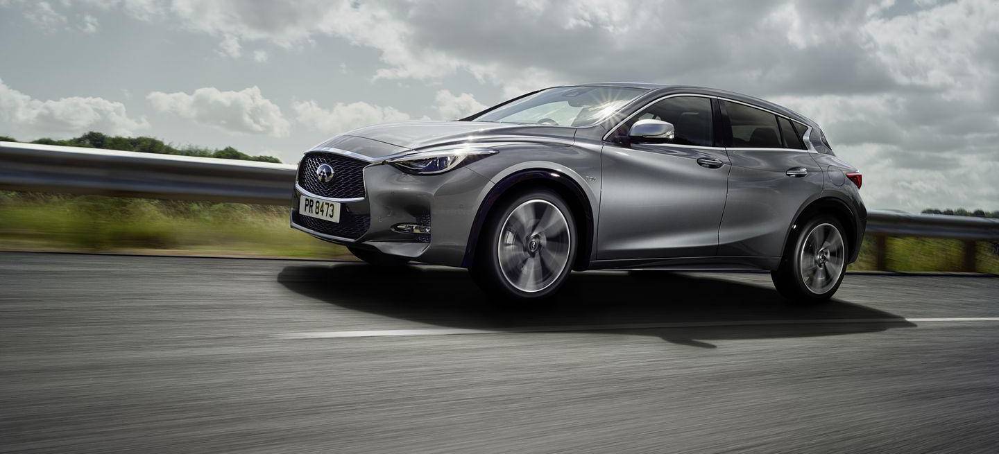 1440_infiniti-q30-2016-5