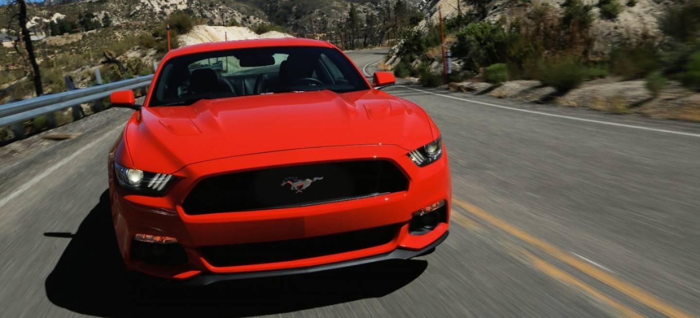 2015-Mustang-EcoBoost-Orange-Driving-007Ford_Mustang_2015_DM_2