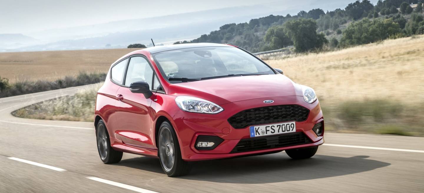 2017_ford_fiesta_st_line_race_red_036