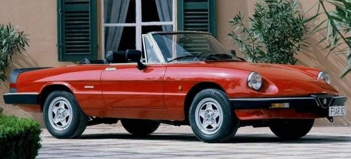 Alfa_Romeo_Spider_Duetto_ 2