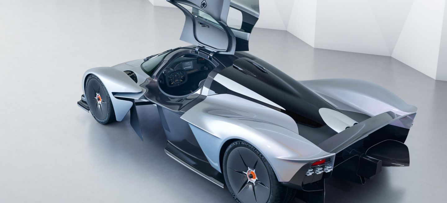 Aston-Martin-Valkyrie_03_1440x655c.jpg