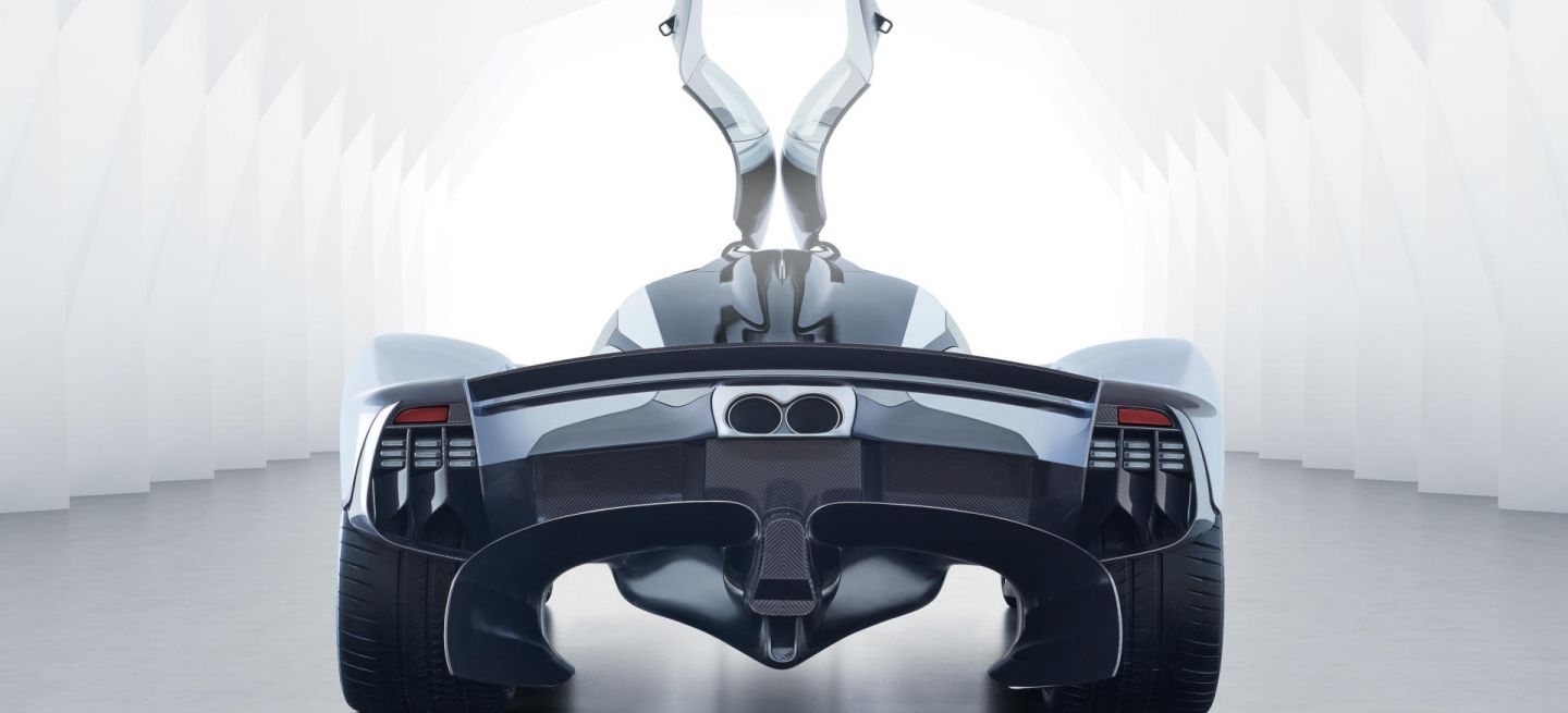 Aston-Martin-Valkyrie_04_1440x655c.jpg