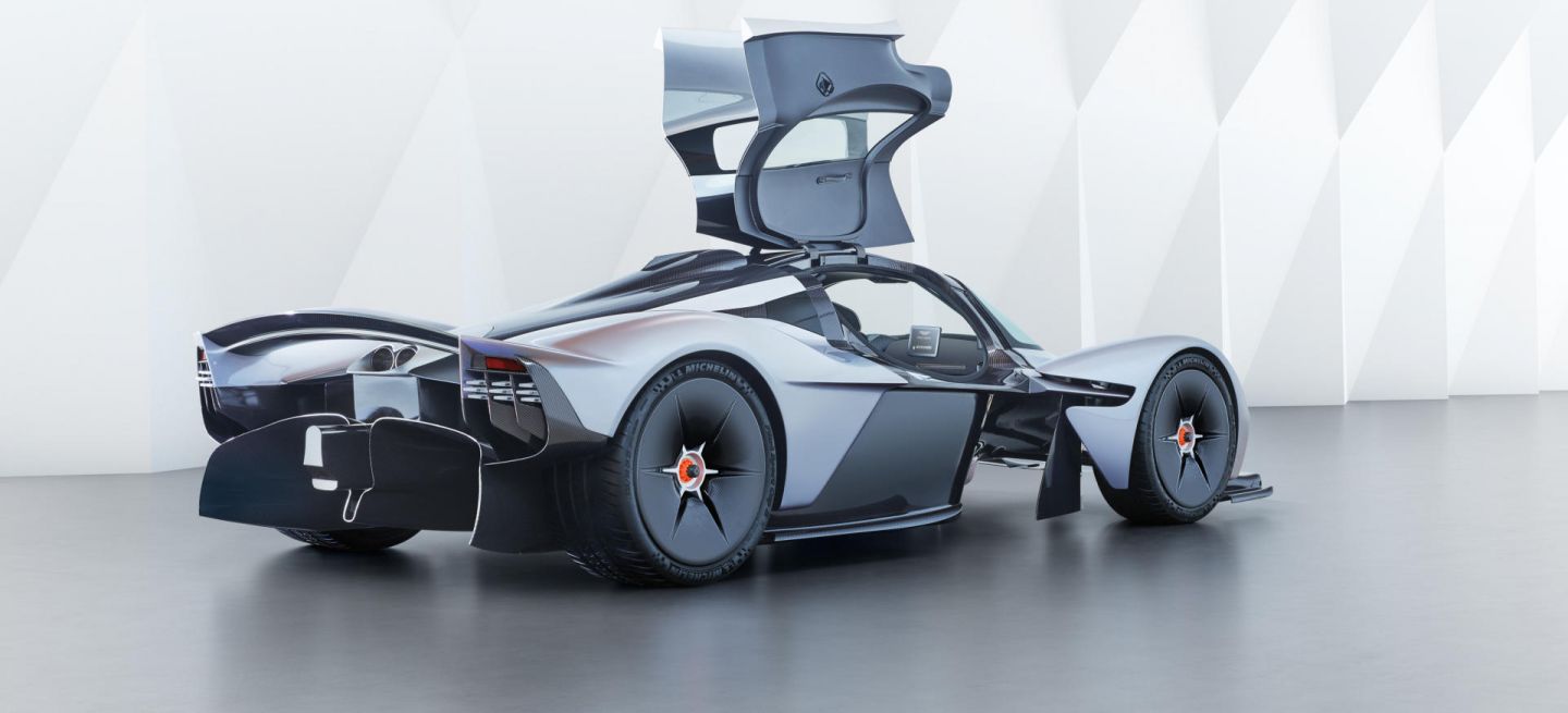 Aston-Martin-Valkyrie_05_1440x655c.jpg