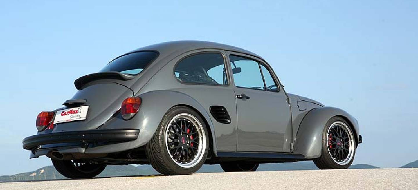Volkswagen Beetle y Porsche Boxster, dos en uno por CarMaxx