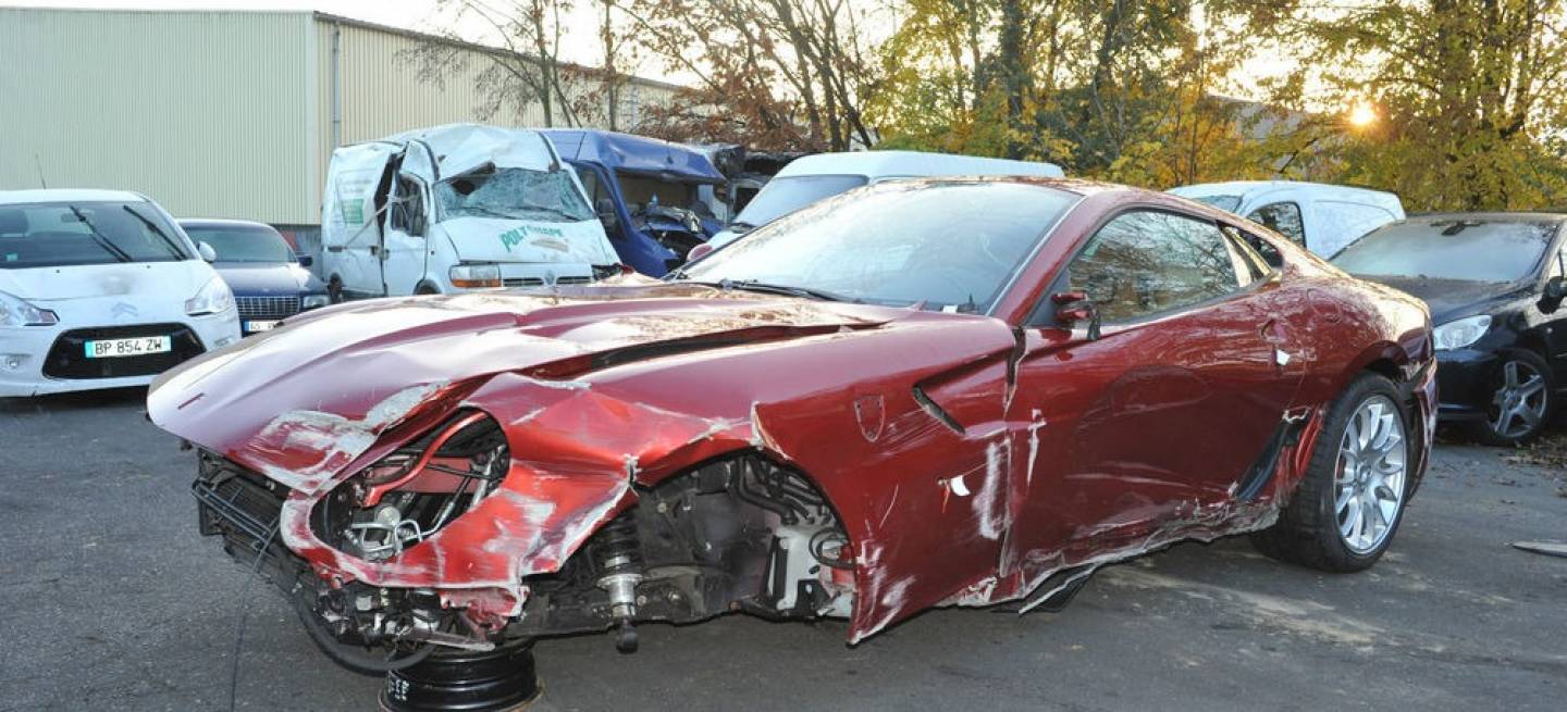 Cristiano_Ronaldo_Ferrari_599_GTB_01